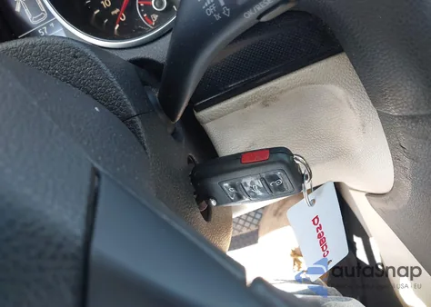 2010 Volkswagen Jetta Se z USA, uszkodzony, nr VIN 3VWTX7AJ4AM697595